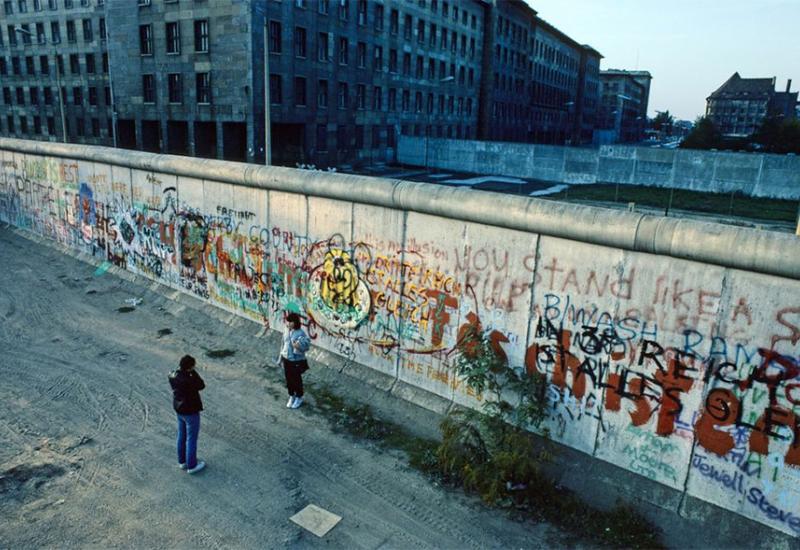 Berlinski zid je barijera sveukupno duga 160 kilometara i visoka oko 3,5 metara - Neke stvari možda ne znate o Berlinskom zidu