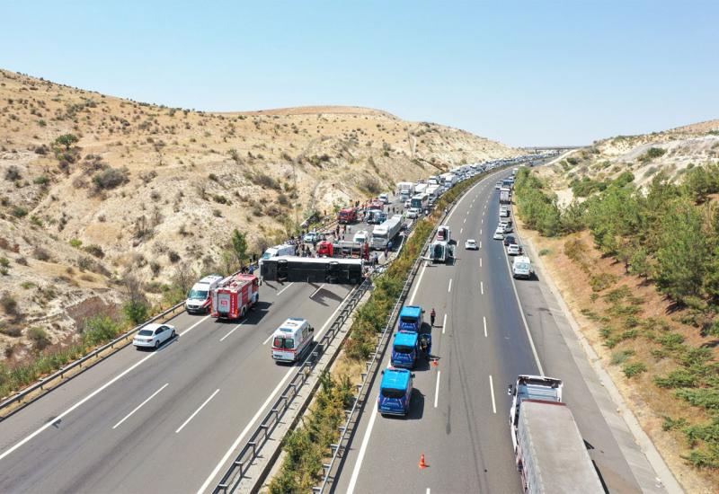 U prometnoj nesreći u Gaziantepu poginulo 16, a ozlijeđena 21 osoba - Detalji nesreće u Turskoj: Krenuli smo pomoći, onda je naletio autobus