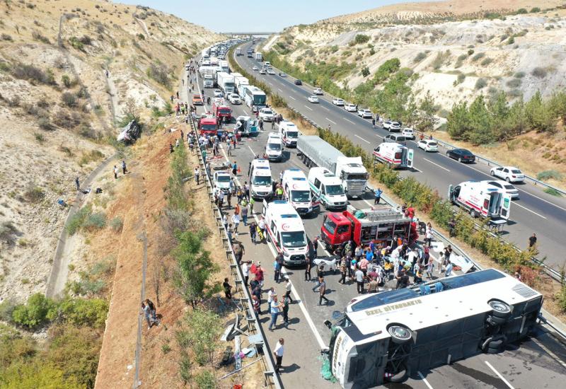 Detalji nesreće u Turskoj: Krenuli smo pomoći, onda je naletio autobus