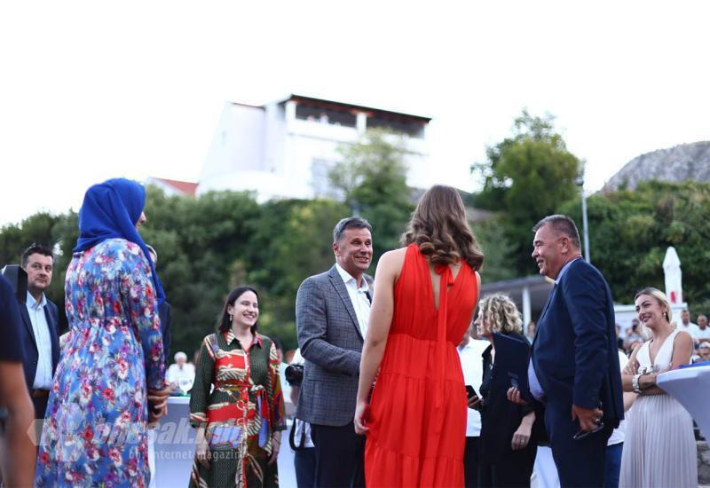 Novalić izviždan tijekom svečanosti Mostaru 