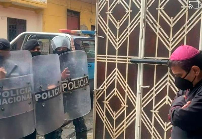 Uhićenje biskupa Rolanda Alvareza, kritičara tamošnjeg režima. - Napetosti državne vlasti i Katoličke crkve u Nikaragvi: Papa 