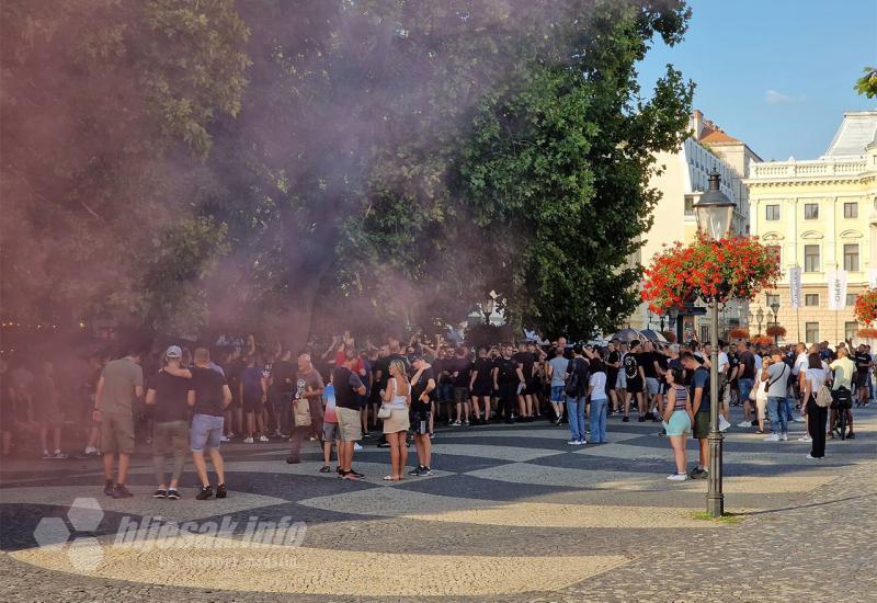 Bljesak u Bratislavi: Ultrasi zauzeli glavni trg