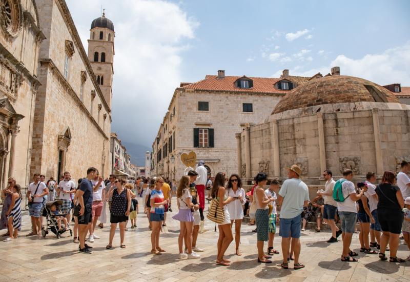 Turisti u Dubrovniku - 975 milijuna turista do kraja rujna