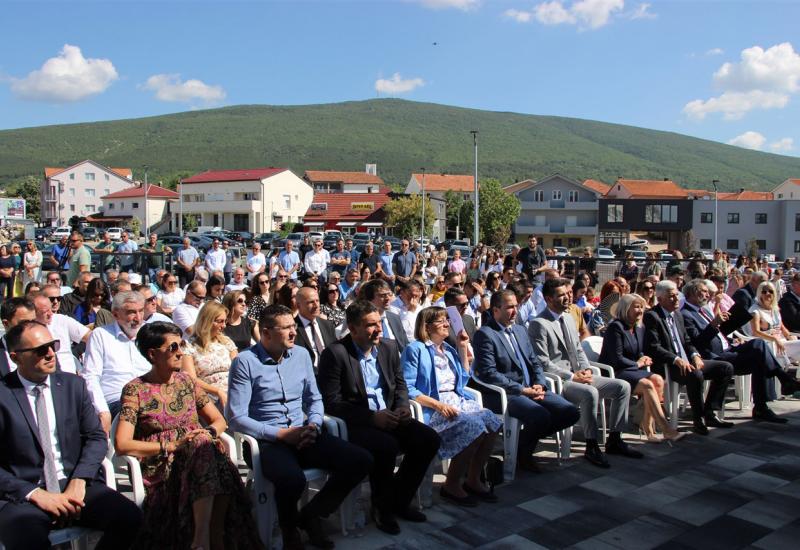 U Posušju svečano otvorena nova osnovna škola - U Posušju svečano otvorena nova osnovna škola