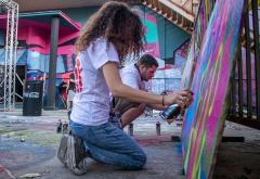 SAFMO svojim sadržajem stvara zajednicu koja kroz uličnu umjetnost regenerira i rekreira