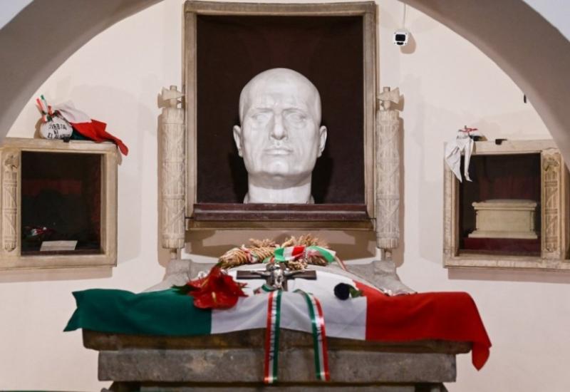 I nakon sto godina: Mussolinijev kult i dalje živi