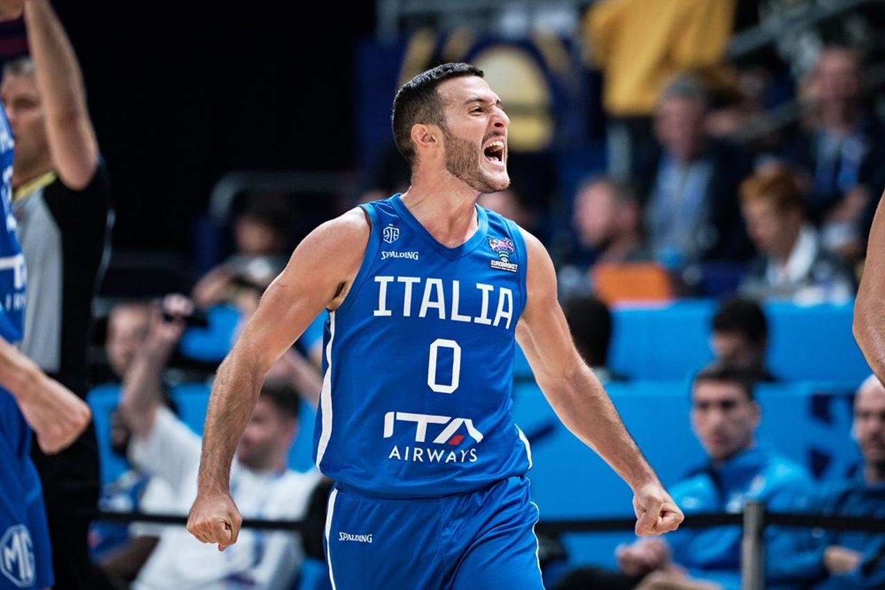 Whiteside баскетболист. Алексис дуарте. Баскетболист лейкерс с сросшимися бровями. Хассан. Латинбаскет.