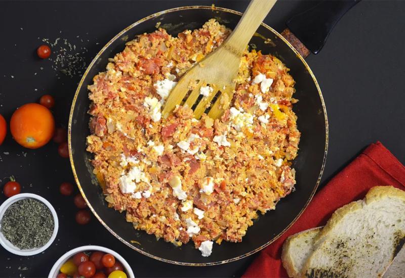 Strapatsada - popularno grčko jelo spremno za 10-ak minuta