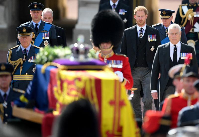 William i Harry zajedno uz lijes voljene bake, kao uz majčin prije 25 godina - Danas pogreb kraljice Elizabete II.