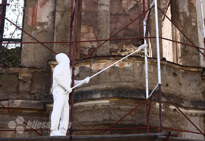 Nestale skulpture sa Street Arts Festivala: ''Mostaru, nisi zaslužio da ti išta poklanjamo''