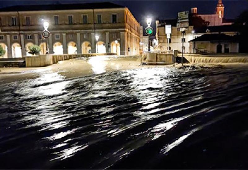 Troje mrtvih, tisuće evakuiranih u poplavama na sjeveru Italije