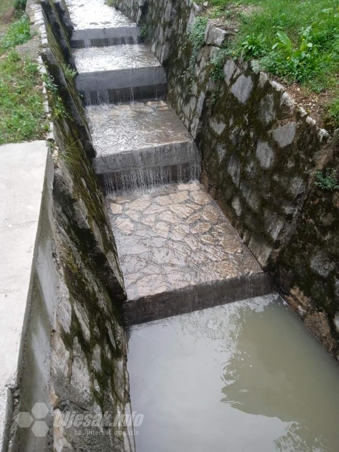 Kanalizacija na Balinovcu - Mostar: Kanalizacija se ulijeva u Radobolju, građani ogorčeni