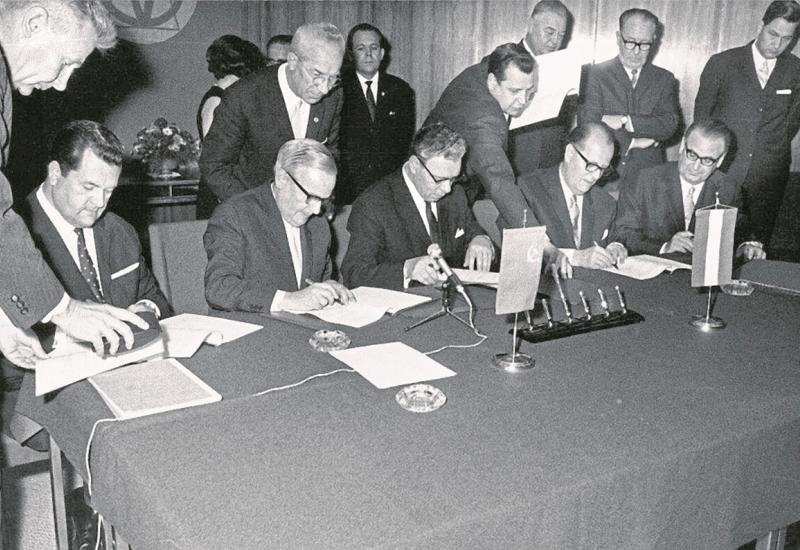 Potpisivanje ugovora o isporuci prirodnog plina iz SSSR-a u Austriju. 1968. - Kako se Europa 