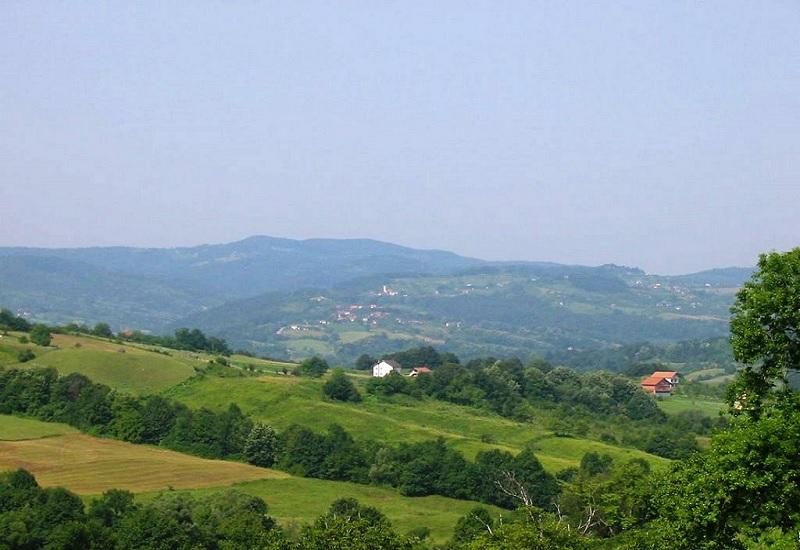 Župa Drijenča - Oskvrnuto šest postaja Križnog puta nedaleko Tuzle