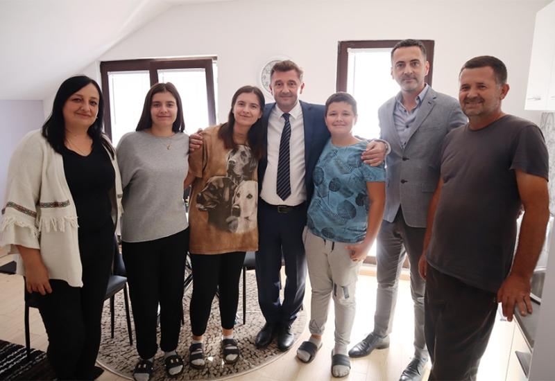 Mostar: Novi dom dobili zahvaljujući televizijskoj emisiji ''Radna akcija s Tamarom''