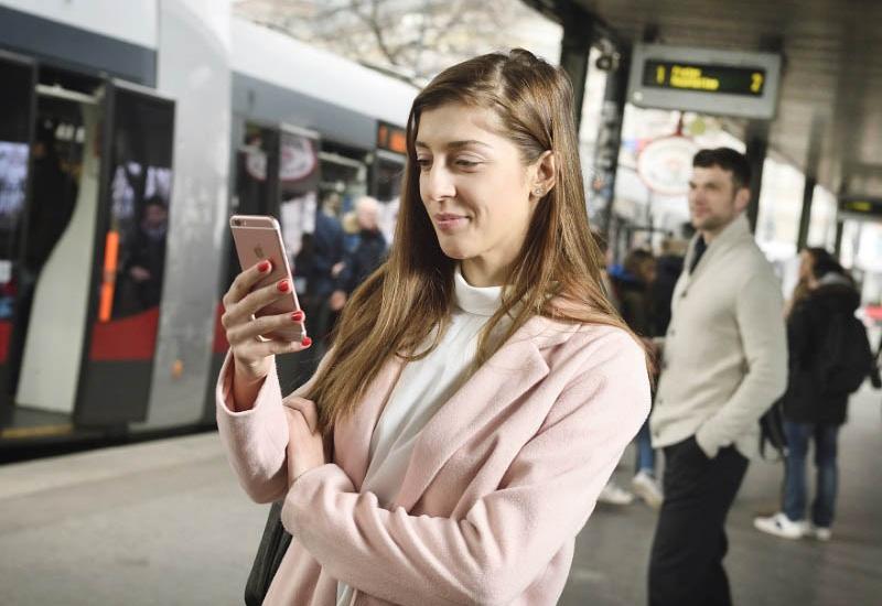 Beč prvi u svijetu testira avatar za osobe oštećenog sluha u aplikaciji za javni prijevoz