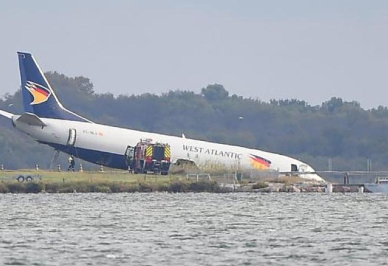 Francuska: Avion preletio pistu i proklizo do jezera 