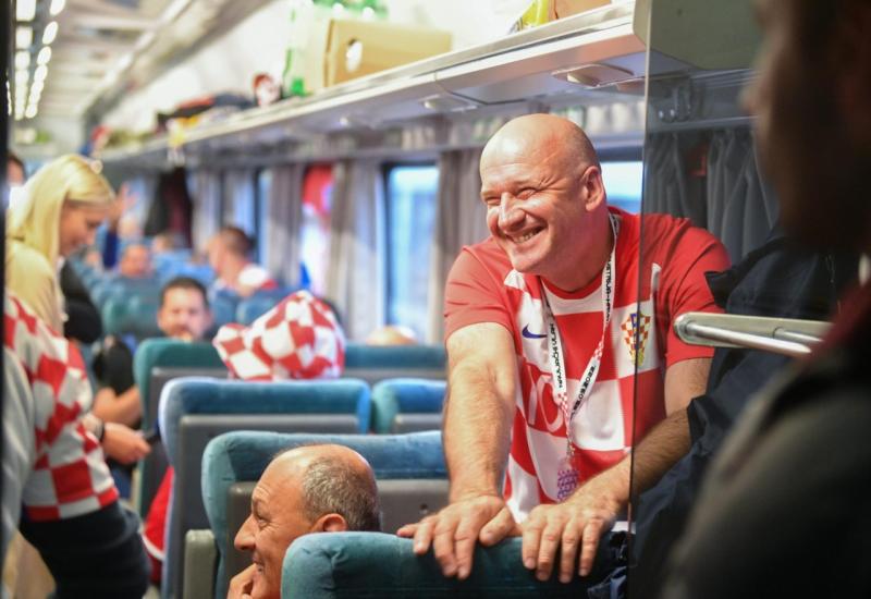 Stotine Hrvata vlakom krenule prema Beču: Očekujemo pobjedu! - Stotine Hrvata vlakom krenule prema Beču: Očekujemo pobjedu!