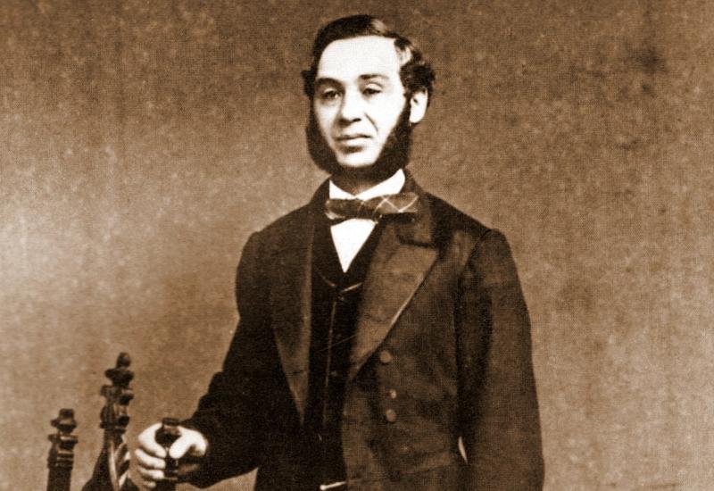 Levi Strauss (Buttenheim, Bavarska, 26. veljače 1829. - San Francisco, 26. rujna 1902. ) - Čovjek koji je traperice učinio svjetskim odjevnim predmetom