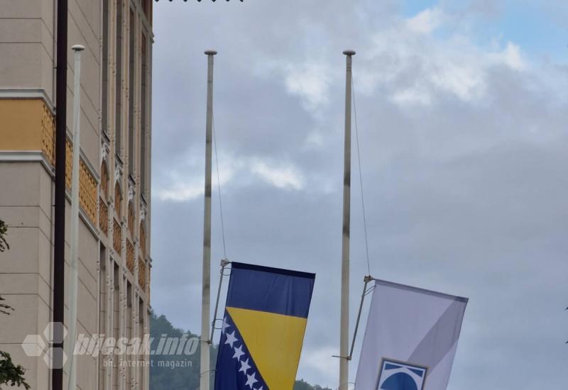 Mostar: Zastave spuštene na pola koplja 