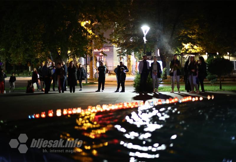 Mostarci ispred Kosače zapalili svijeće za obitelj Krstić