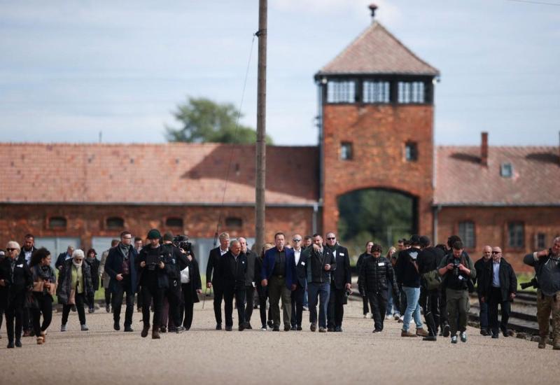 VIDEO: Schwarzenegger u Auschwitzu pozvao u "borbu protiv mržnje"