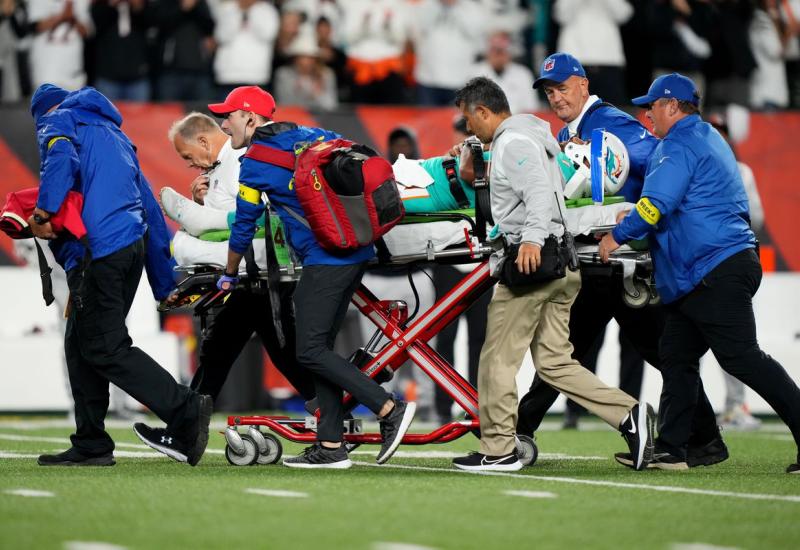 QB Dolphinsa završio u bolnici nakon što je udario glavom 