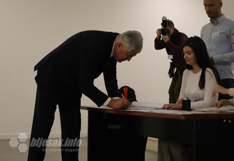 Čović glasovao u Mostaru - Čović glasovao u Mostaru: Svi su mislili da ćemo blokirati izbore
