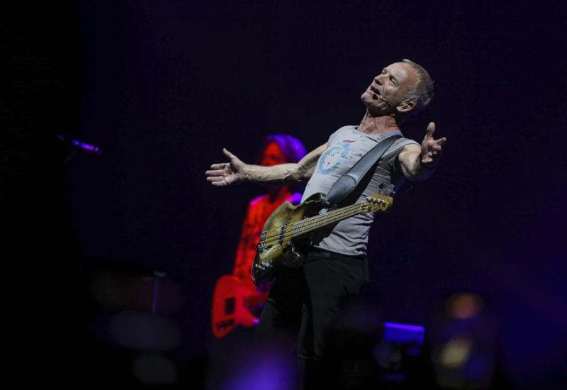Ne mare za izbore: 16.000 ljudi pjevalo sa Stingom 