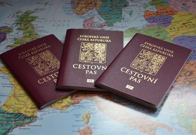 Češka putovnica - I Češka poziva svoje građane da napuste Rusiju