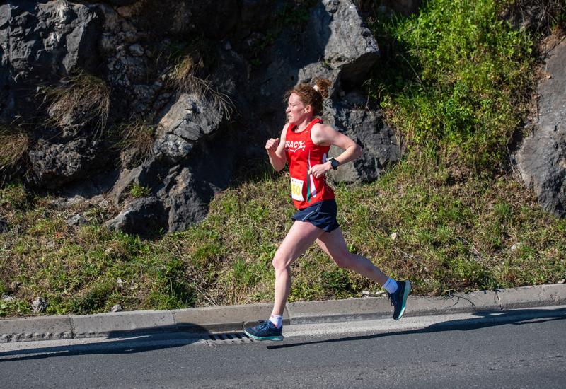 Zoe Hamel organizira besplatne trkačke treninge - Pripremi se za 7. Mostarski polumaraton sa Zoe Hamel Vanjski