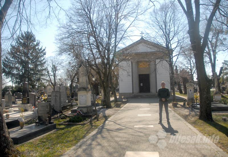 Ispred mauzoleja Szechenyija - Nagycenk, vječno počivalište Széchenyija
