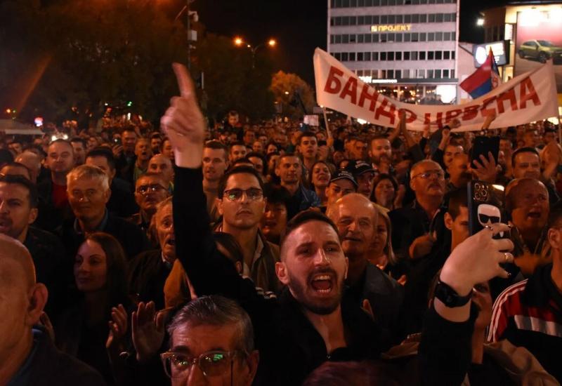 Banja Luka prosvjeduje - Banja Luka prosvjeduje: “Mile, lopove”