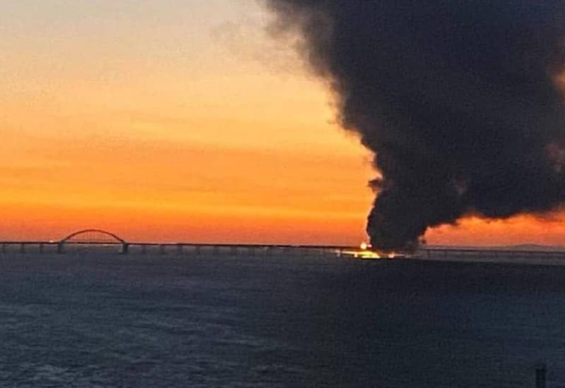 Eksplozija i požar na Krimskom mostu, obrušili se dijelovi mosta