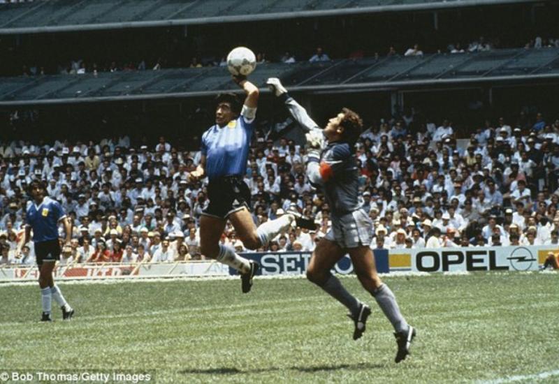 Lopta kojom je Maradona postigao gol Engleskoj na SP-u 1986. na aukciji - Lopta kojom je Maradona postigao gol Engleskoj na SP-u 1986. na aukciji