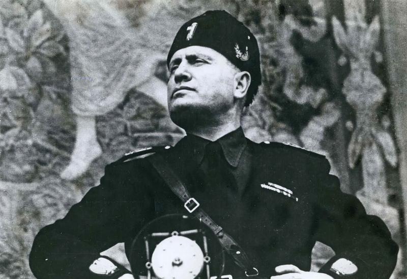 Spor oko Mussolinijeve fotografije potresa Italiju - Spor oko Mussolinijeve fotografije potresa Italiju