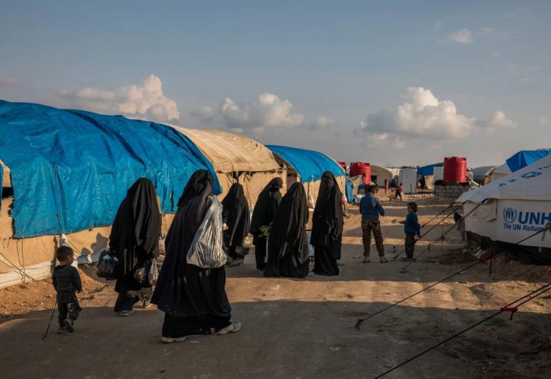 Francuska primila žene i djecu iz džihadističkog kampa u Siriji