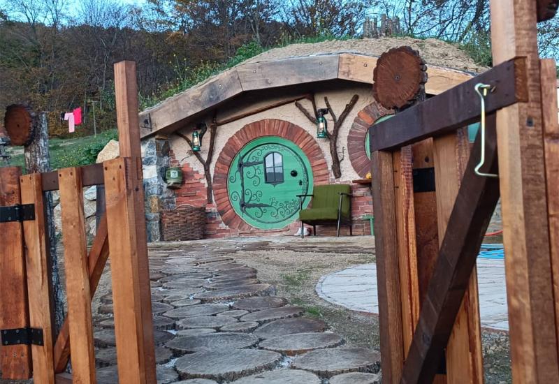 Nova atrakcija u Kreševu: Turisti odsjedaju u kućicama iz ''Hobbita''