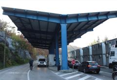 Kosovo: Policija od ponoći uručuje opomene vozačima s KM tablicama