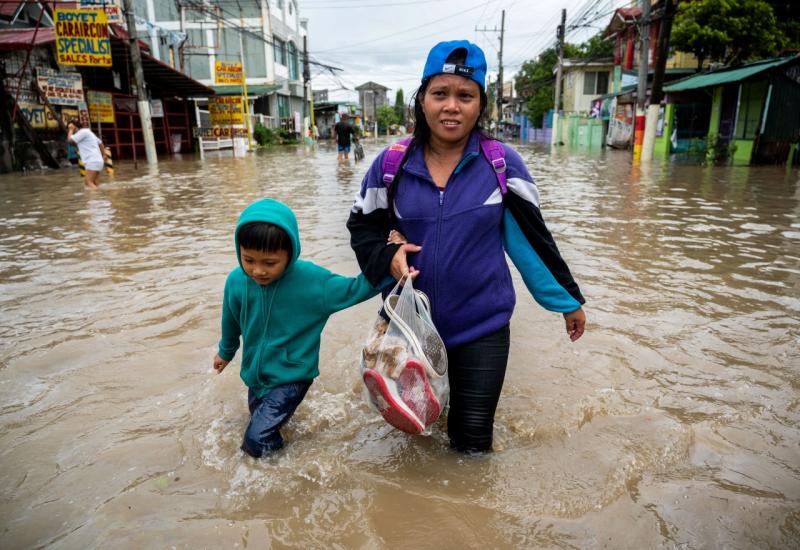 Najmanje 110 smrtno stradalih u poplavama 