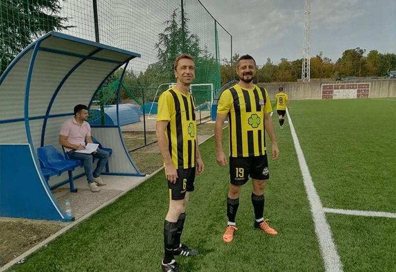 Suigrači Borovčanin i Vila - Imam i sveštenik zajedno igraju nogomet za mostarski klub