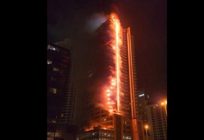 Požar u Dubaiju: Plamen gutao neboder od 35 katova  - Požar u Dubaiju: Plamen gutao neboder od 35 katova 