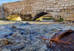 FOTO | Najstariji most u Mostaru ponovno zasjao 