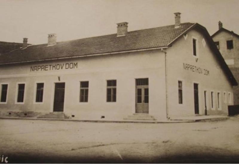 Izgled Napretkovog tek izgrađenog doma u Konjicu svečano otvorenog 2. X 1932. godine - Sjećanje na Napretkov dom u centru Konjica i lambeth ples