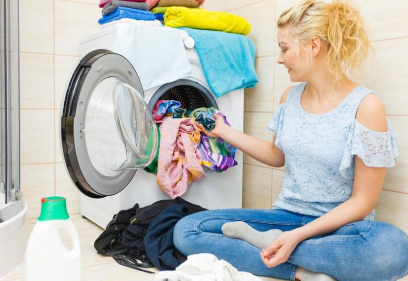 Ovo je 7 grešaka koje radite dok perete odjeću 