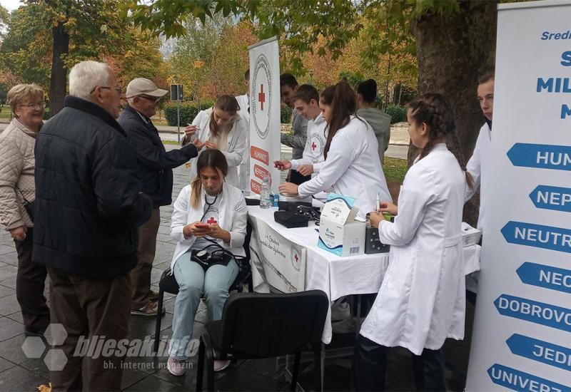 Građani Mostara besplatno mjerili razinu šećera u krvi - Građani Mostara besplatno mjerili razinu šećera u krvi