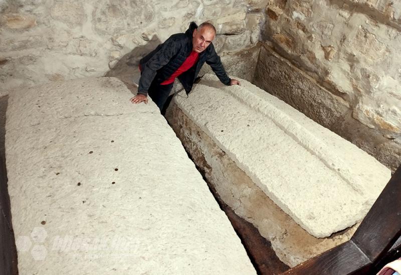 Sarkofazi u Ikoniću - Ljig: Čaršija bezlična, sela čudesna
