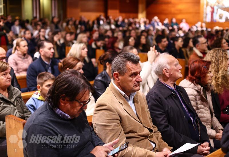 Poema o Vukovaru don Dragana Filipovića izvedena u mostarskoj katedrali - Poema o Vukovaru don Dragana Filipovića izvedena u mostarskoj katedrali