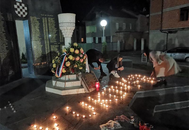 U više gradova u BiH zapaljene svijeće za Vukovar