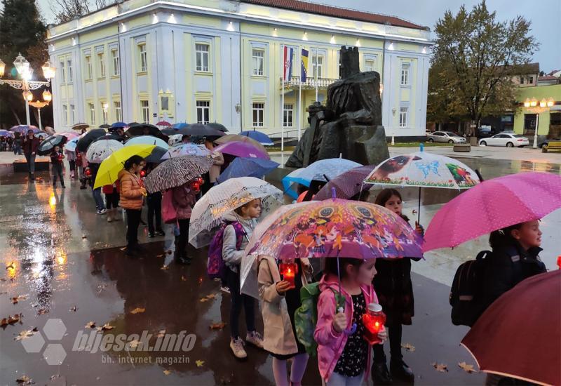 Ni obilna kiša nije zaustavila kolonu sjećanja za žrtve Vukovara - Čapljina: Ni obilna kiša nije zaustavila kolonu sjećanja za žrtve Vukovara